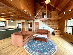 Pelham Pointe Mountaintop Cabin - Image 4