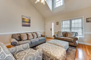 9 Mi to Dtwn: Greenville Home w/ Screened Patio! - Image 4