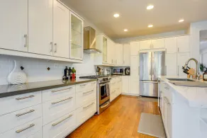 4 Mi to UC Davis: Updated Family Home - Image 3