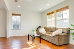 4 Mi to UC Davis: Updated Family Home - Image 5