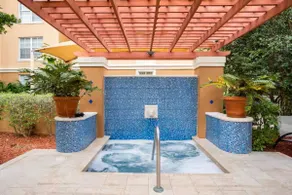 Urban Luxe Aventura 22 Retreat - Image 5