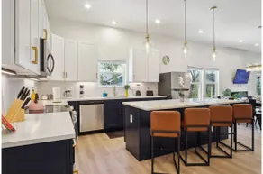 Blissful 5BR3BA Haven Near Riverwalk Downtown - Image 2