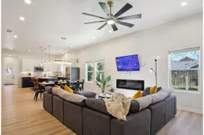 Blissful 5BR3BA Haven Near Riverwalk Downtown - Image 5