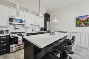Downtown Modern Loft - 2 Car Parking & Terrace! - Image 2