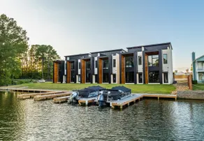 Modern Retreat with Rooftop and Lake Access - Image 3