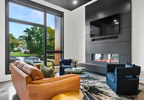 Modern Retreat with Rooftop and Lake Access - Image 4