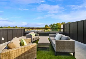 Modern Retreat with Rooftop and Lake Access - Image 5