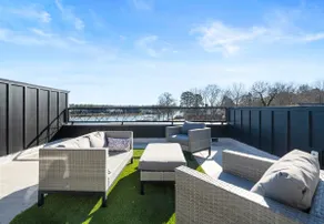 Modern Retreat with Rooftop and Lake Access - Image 5