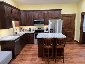 Business Stay Made Easy - Downtown Apt w/Workspace - Image 4