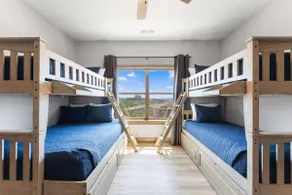 Spacious Lake View Cabin! - Image 4