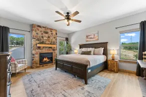 Spacious Lake View Cabin! - Image 2