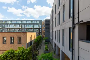 Modern 1 Bedroom Flat Near Riverside - Image 5