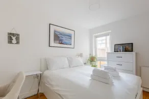 Modern 1 Bedroom Flat Near Riverside - Image 3