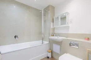 Modern 1 Bedroom Flat Near Riverside - Image 4