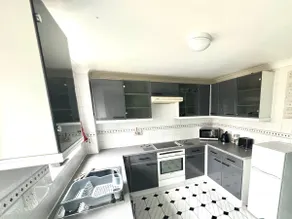 Homely 2 bedroom house parking - Image 5