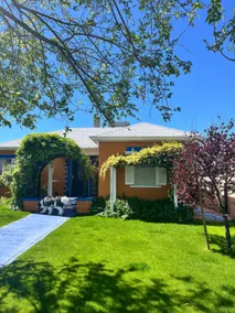 Downtown/walking trails/pets/large fenced yard - Image 2
