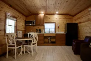 Pond View Cabins - Image 3