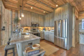 Majestic Mountain Retreat Hot Tub Pool Table - Image 5