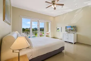 Fantastic 2-bedroom condo a short walk to Eagle Beach - Image 3