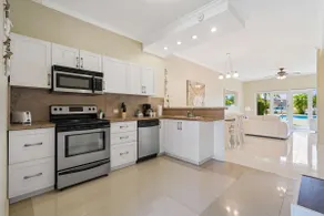 Fantastic 2-bedroom condo a short walk to Eagle Beach - Image 5