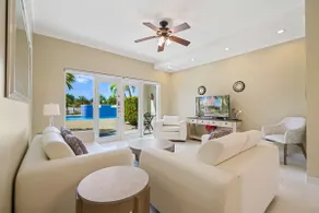 Fantastic 2-bedroom condo a short walk to Eagle Beach - Image 2
