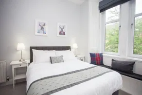 Beautiful Flat in Great West end Location - Image 4