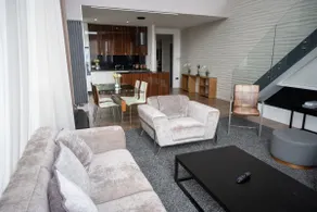 Trendy 3-Bed Flat with River Views Glasgow - Image 2