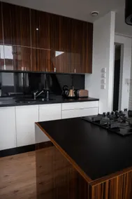 Trendy 3-Bed Flat with River Views Glasgow - Image 4