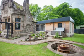 Spacious South Lodge with Hot Tub Balloch - Image 5
