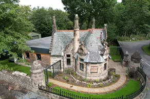 Spacious South Lodge with Hot Tub Balloch - Image 3