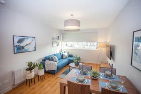 Stylish 2-Bed Apartment Near Glasgow Green - Image 2