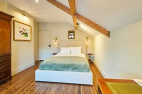 Host & Stay - The Rooftop Gallery - Image 3