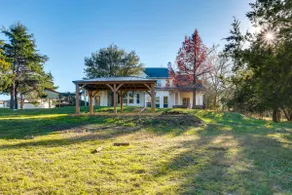 Serene 50-acre Nature Retreat Near Melissa & Anna - Image 2