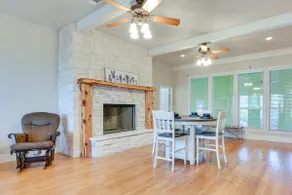 Serene 50-acre Nature Retreat Near Melissa & Anna - Image 5