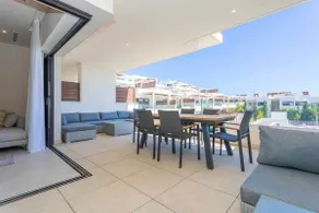 Luxury living with sea views. Walk to the beach - Image 2
