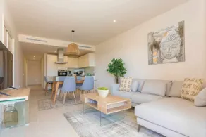 Luxury living with sea views. Walk to the beach - Image 4