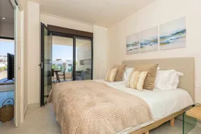 Luxury living with sea views. Walk to the beach - Image 3