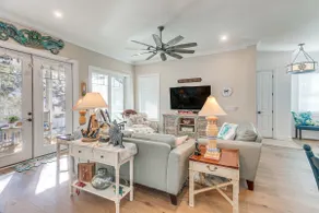 Walk to Public Beach: Hideaway in St Simons Island - Image 4
