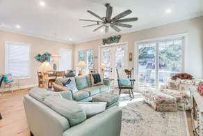 Walk to Public Beach: Hideaway in St Simons Island - Image 3