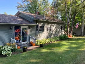 Cold Stream Cottage: A Serene Lakeside Escape - Image 2