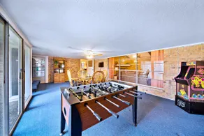 Retro Arcade Cabin, Sunroom & Views - Image 1
