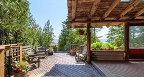 4000 sq. ft waterfront log cottage near Tobermory - Image 4
