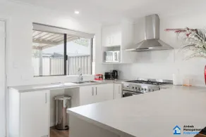 Brand-New Unit in a Modern Complex – Your Perfect Getaway! - Image 4