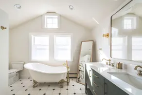 Stay at Beverly Shops - Image 5