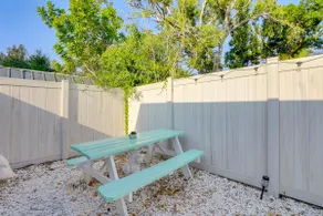 6 Mi to Dtwn: Sarasota Apt w/ Patio & Fire Pit - Image 3
