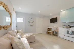 6 Mi to Dtwn: Sarasota Apt w/ Patio & Fire Pit - Image 4