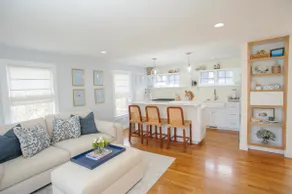 Fully Renovated & Spacious home walking distance to downtown Oak Bluffs/Beaches - Image 4