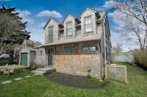 Fully Renovated & Spacious home walking distance to downtown Oak Bluffs/Beaches - Image 3