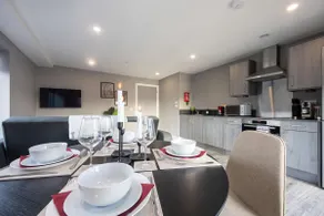 BRAND NEW Luxury Home by City SuperHost - Image 4