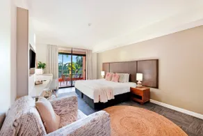 King Studio Darwin Discovery with Balcony & Pool - Image 1